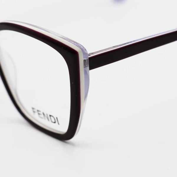 عکس از عینک طبی گربه ای شکل با رنگ بنفش و از جنس کائوچو برند fendi مدل ag98057