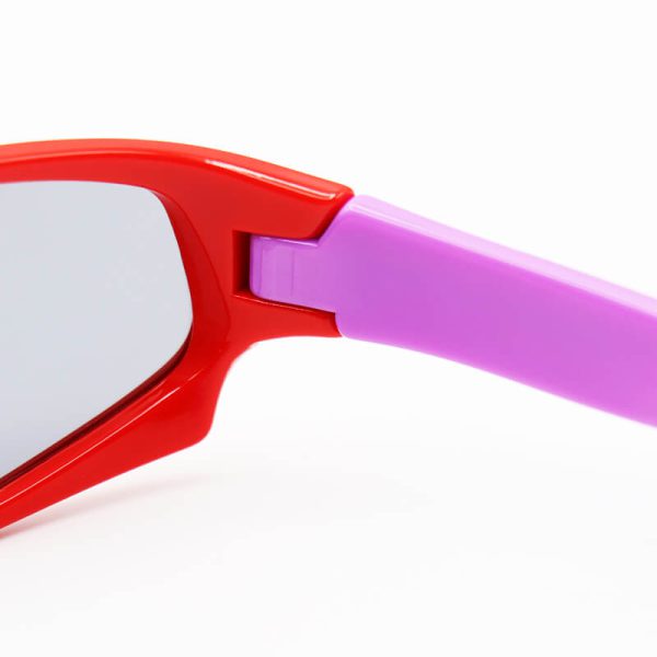 عکس از عینک آفتابی بچه‌گانه پلاریزه با فریم ژله‌ای، قرمز و دسته بنفش مدل s2028