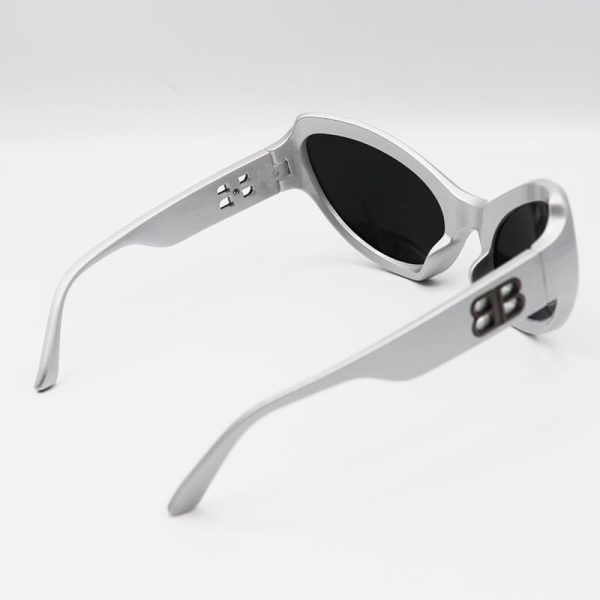 عکس از عینک آفتابی فانتزی آدم فضایی با فریم سیلور و عدسی آینه ای و نقره ای رنگ مدل gfz842