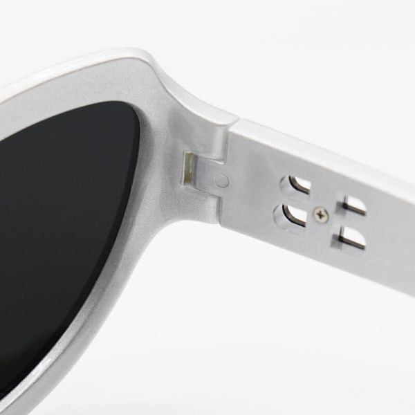 عکس از عینک آفتابی فانتزی آدم فضایی با فریم سیلور و عدسی آینه ای و نقره ای رنگ مدل gfz842