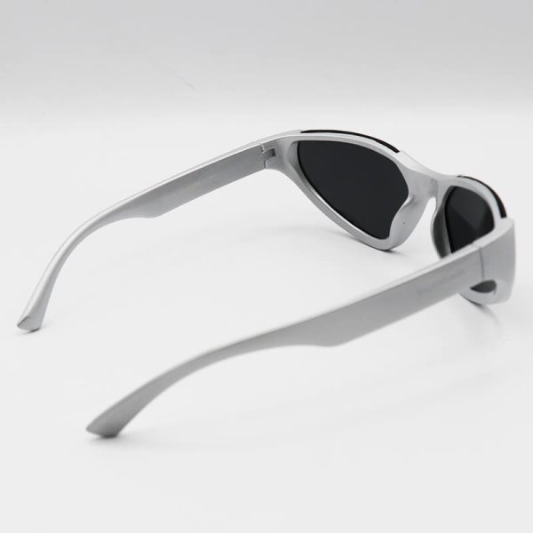 عکس از عینک آفتابی فانتزی بالنسیاگا با فریم نقره ای رنگ و عدسی دودی تیره مدل jh18164