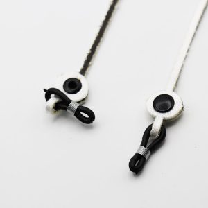 عکس از بند عینک سفید رنگ، از جنس Lanyard (برند PRADA) و ضخامت 2CM مدل 992289