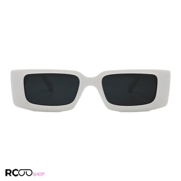 عکس از عینک آفتابی off-white با فریم سفید، مستطیلی شکل و لنز دودی مدل fz832