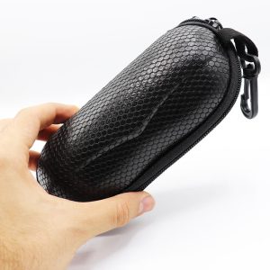 عکس از کیف عینک قلاب دار، بیضی شکل، مشکی رنگ و زیپ دار مدل 992393