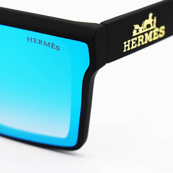 عکس از عینک آفتابی hermes با فریم مشکی مات، عدسی آینه ای و آبی رنگ مدل 4236