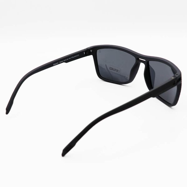 عکس از عینک آفتابی پلاریزه اوگا با فریم مشکی و دسته طوسی تیره مدل 78067