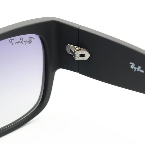 عکس از عینک آفتابی ریبن با فریم مشکی مات، دسته پهن و لنز پلاریزه مدل rb2187
