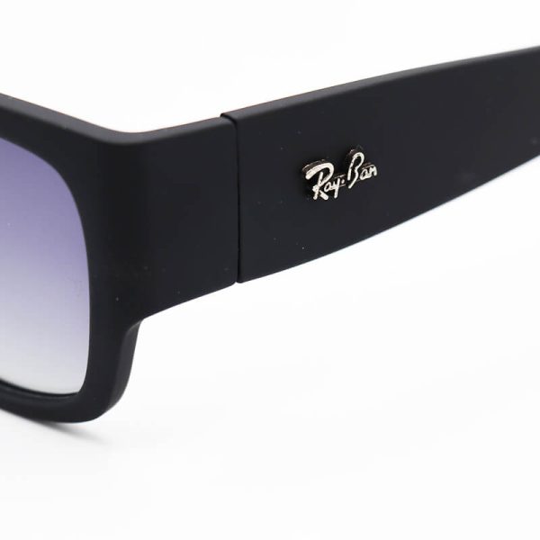 عکس از عینک آفتابی ریبن با فریم مشکی مات، دسته پهن و لنز پلاریزه مدل rb2187