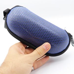عکس از کیف عینک قلاب دار، بیضی شکل، مشکی و آبی و زیپ دار مدل 992397