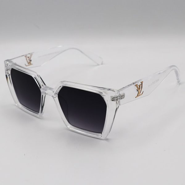 عکس از عینک آفتابی لویی ویتون با فریم بی رنگ و شفاف، گربه ای و عدسی تیره مدل 88005
