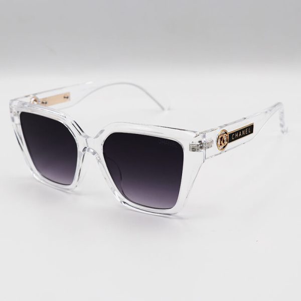 عکس از عینک آفتابی chanel زنانه با فریم شفاف و بی رنگ، ویفرر و لنز تیره مدل 88036