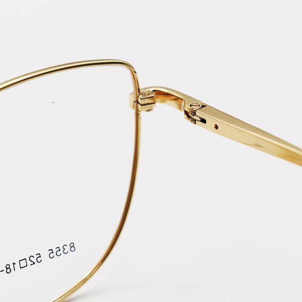عکس از عینک طبی گربه ای با فریم فلزی، طلایی رنگ برند tiffany & co مدل 8355