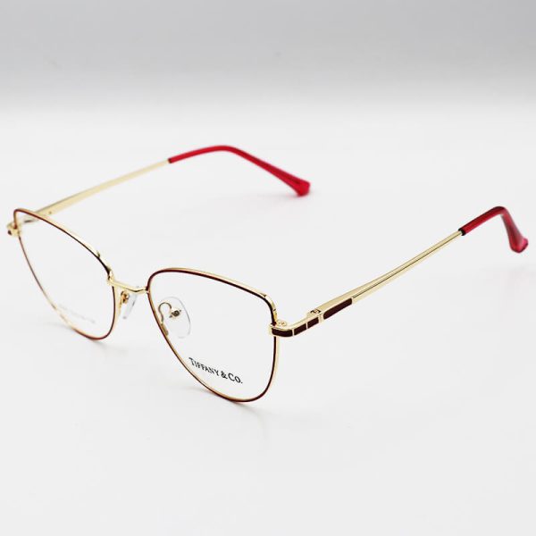 عکس از عینک طبی گربه ای با فریم فلزی، طلایی و قرمز رنگ برند tiffany & co مدل 8355