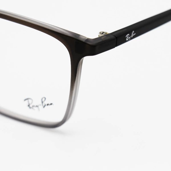 عکس از عینک طبی کاوردار tr90، مستطیلی شکل با کاور دودی و پلاریزه ray-ban مدل rx7083