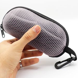 عکس از کیف عینک قلاب دار، بیضی شکل، مشکی و صورتی و زیپ دار مدل 992395