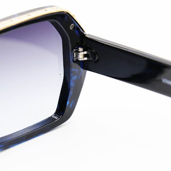 عکس از عینک آفتابی زنانه louis vuitton با فریم هندسی، دو رنگ و دسته مشکی مدل 7262