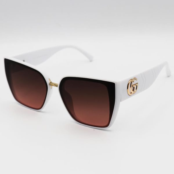عکس از عینک آفتابی زنانه با فریم کائوچو، سفید و لنز قهوه ای رنگ برند gucci مدل 8847