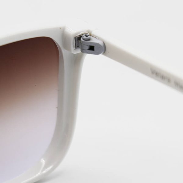 عکس از عینک آفتابی بچه‌گانه با فریم سفید، مربعی، شاین دار و عدسی قهوه ای مدل 3090
