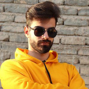 عکس از عینک آفتابی لاگوست lacoste با فریم خلبانی و لنز پلاریزه مدل 18157 بر روی صورت محمدحسین ابراهیم زاده