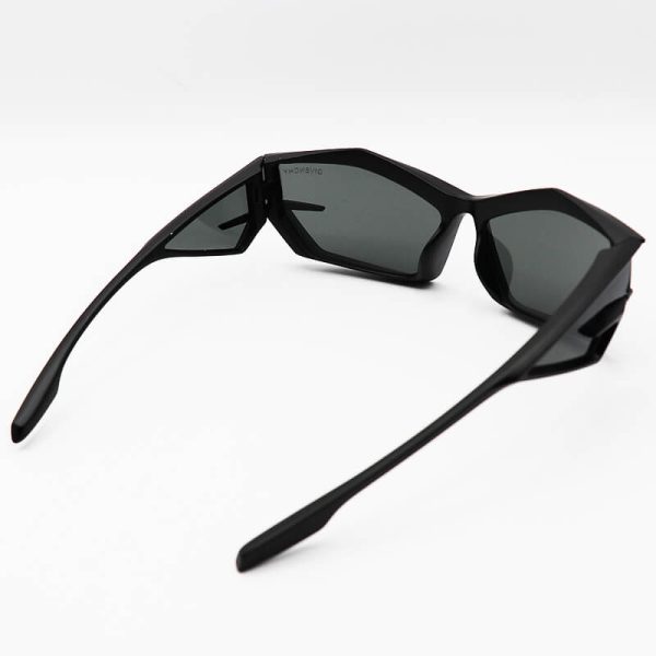 عکس از عینک آفتابی فانتزی با فریم g، رنگ مشکی مات، عدسی دودی تیره برند givenchy مدل lj4800