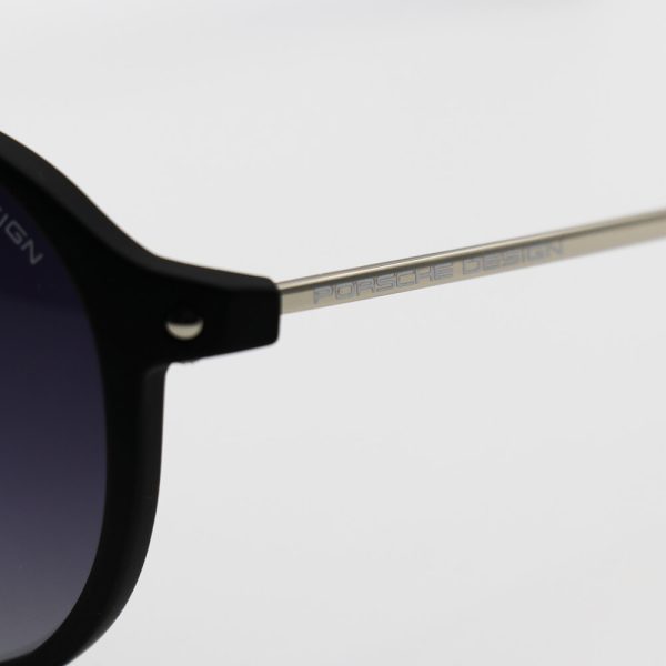 عکس از عینک آفتابی خلبانی پورشه دیزاین با فریم مشکی رنگ، مشکی مات، دسته فلزی و لنز پلاریزه مدل p8662 به همراه پک اصلی
