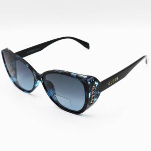 عکس از عینک آفتابی GUCCI با فریم چشم گربه‌ای، دو رنگ، دسته مشکی و لنز پلرایزد مدل P2286