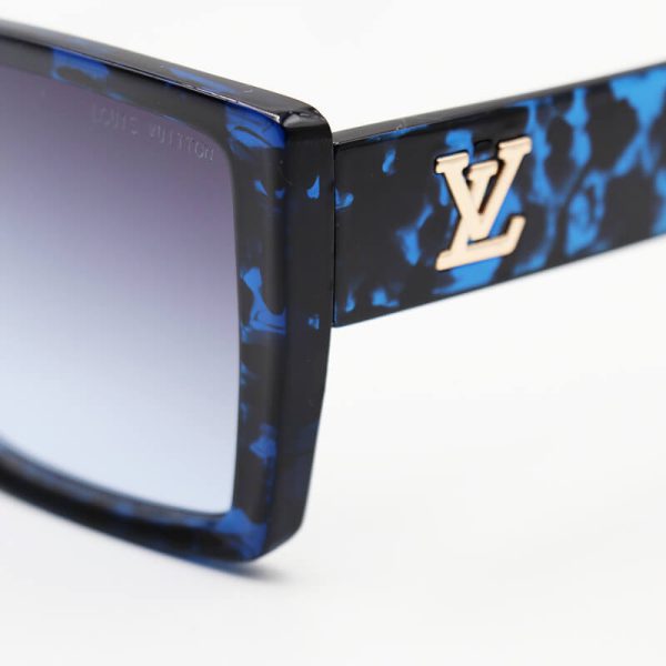 عکس از عینک آفتابی لویی ویتون با فریم مشکی و آبی و مربعی شکل مدل 7225