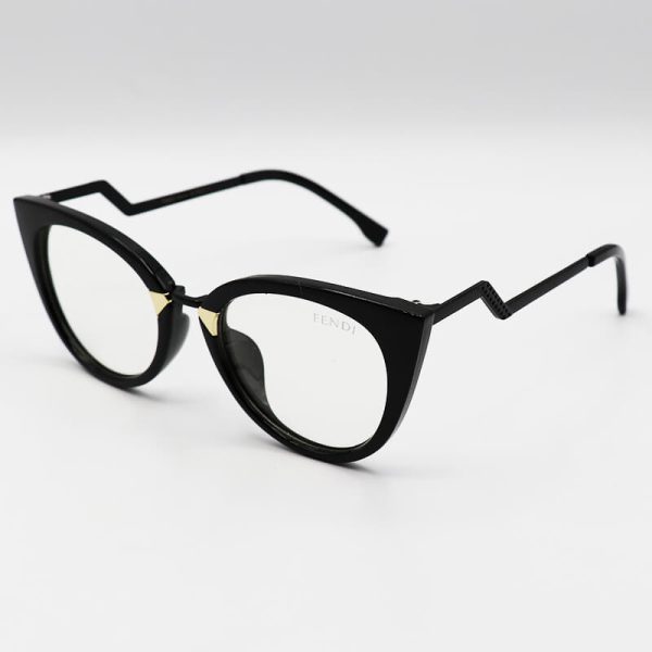 عکس از عینک طبی چشم گربه‌ای با فریم مشکی رنگ، دسته طرح دار فندی مدل gy97320
