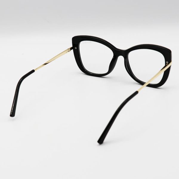 عکس از عینک طبی چشم گربه‌ای با فریم مشکی رنگ، دسته فنری و طلایی miu miu مدل bj398