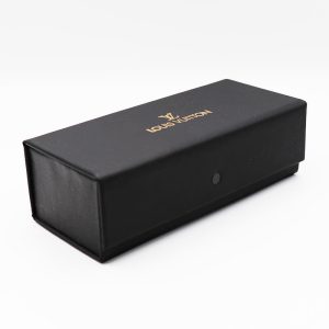 عکس از کیف عینک لویی ویتون Louis Vuitton، مشکی رنگ، آهنربایی و مستطیلی مدل 992498