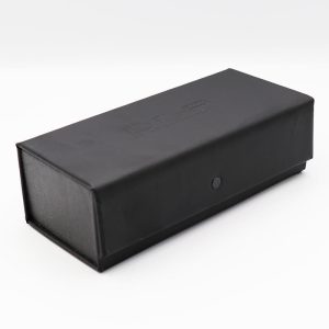 عکس از کیف عینک اوگا مورل OGA MOREL، مشکی رنگ، آهنربایی و مستطیلی شکل مدل 992500