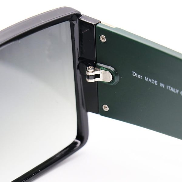 عکس از عینک آفتابی زنانه dior با فریم مشکی رنگ، مربعی شکل و دسته پهن و سبز مدل 5625