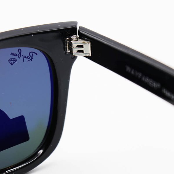 عکس از عینک آفتابی ریبن با فریم رنگ مشکی براق، ویفرر، لنز آنتی رفلکس و سنگ مدل rb2140-884