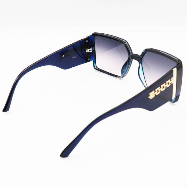 عکس از عینک آفتابی زنانه dior با فریم سورمه ای رنگ، مربعی شکل و دسته پهن مدل 5625