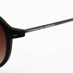 عکس از عینک آفتابی خلبانی Porsche Design با فریم قهوه ای، دسته فلزی و لنز پلاریزه مدل P8662 به همراه پک اصلی