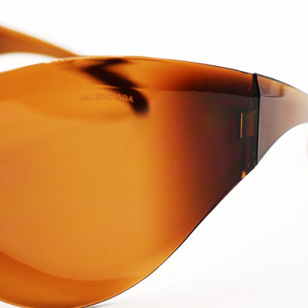 عکس از عینک آفتابی برند بالنسیاگا فشن فریملس با لنز قهوه ای و طرح نقاب مدل ng
