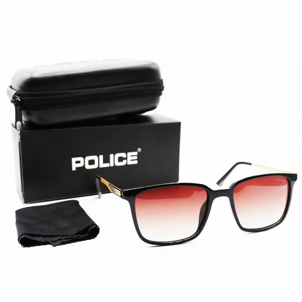 عکس از عینک آفتابی پلاریزه police با فریم مربعی، قهوه ای رنگ، دسته طلایی و فنری مدل old949t به همراه پک اصلی