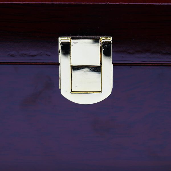 عکس از قاب عینک چوبی ریبن ray-ban، سایز بزرگ، قهوه ای رنگ و قفل دار مدل 992480