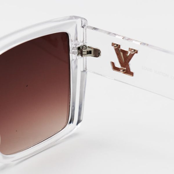 عکس از عینک آفتابی با فریم شفاف و بی رنگ، مربعی و لنز قهوه ای louis vuitton مدل 7225
