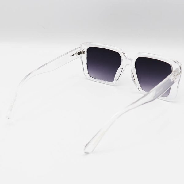 عکس از عینک آفتابی tom ford با فریم شفاف، بی رنگ، مربعی شکل و عدسی تیره مدل 7276