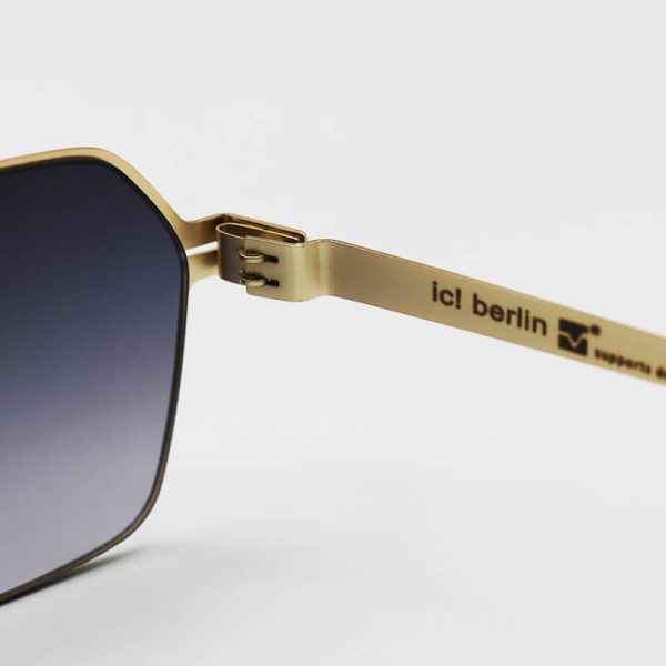 عکس از عینک آفتابی خلبانی ic! Berlin با فریم طلایی، تیتانیوم، سبک و عدسی تیره مدل ps18023