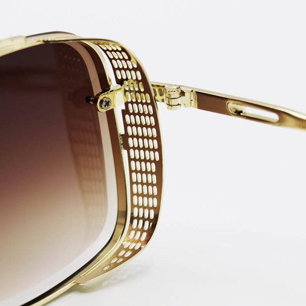 عکس از عینک آفتابی مربعی دیتیای، طلایی رنگ، فریم بغل دار، لنز قهوه ای هایلایت مدل 9703