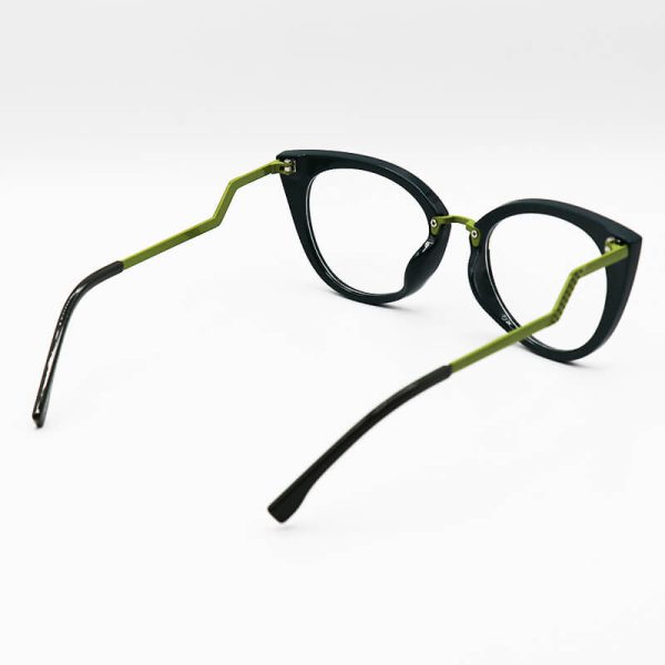عکس از عینک طبی چشم گربه‌ای با فریم سبز رنگ، دسته طرح دار فندی مدل gy97320