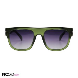 عکس از عینک آفتابی دیوید بکهام با فریم سبز رنگ، مربعی شکل و لنز دودی هایلایت مدل um2436