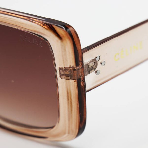 عکس از عینک آفتابی celine مربعی شکل با فریم عسلی رنگ و عدسی قهوه ای مدل 7228