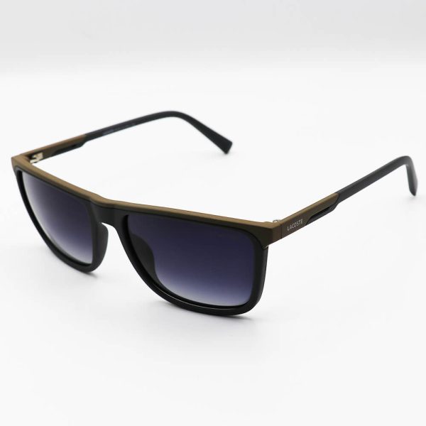 عکس از عینک آفتابی لاگوست پلاریزه با فریم طوسی و زیتونی، مربعی شکل و عدسی دودی مدل old8303s به همراه پک اصلی