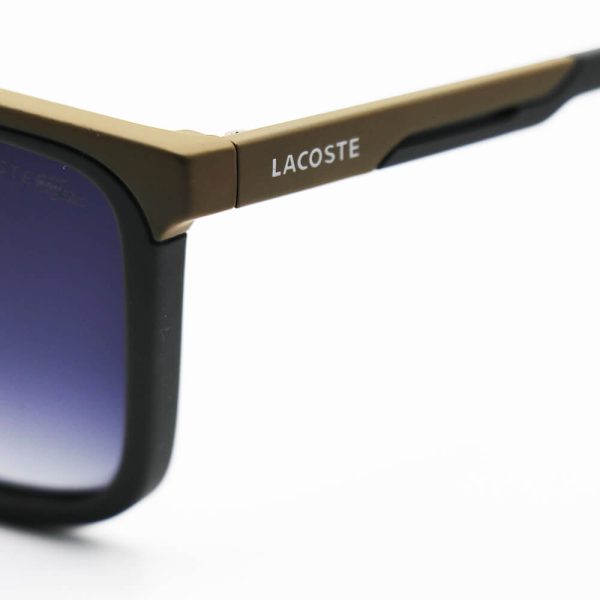 عکس از عینک آفتابی لاگوست پلاریزه با فریم طوسی و زیتونی، مربعی شکل و عدسی دودی مدل old8303s به همراه پک اصلی