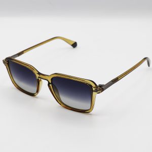 عکس از عینک آفتابی مربعی شکل Giorgio Armani با فریم زیتونی و لنز پلاریزه و دودی تیره مدل OLD1210 به همراه پک اصلی