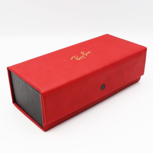عکس از قاب عینک برند ریبن Ray-Ban قرمز رنگ، مگنتی و مستطیلی مدل 992482