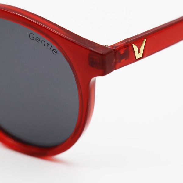 عکس از عینک آفتابی با فریم گرد، قرمز رنگ و لنز دودی تیره جنتل مانستر مدل z3289
